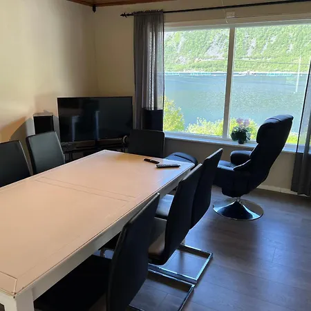 Old Fisherman's House With 4 Bedroom Сasa de vacaciones Gryllefjord